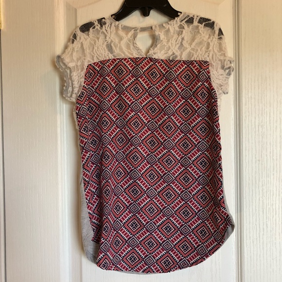 Cute top - Picture 3 of 4